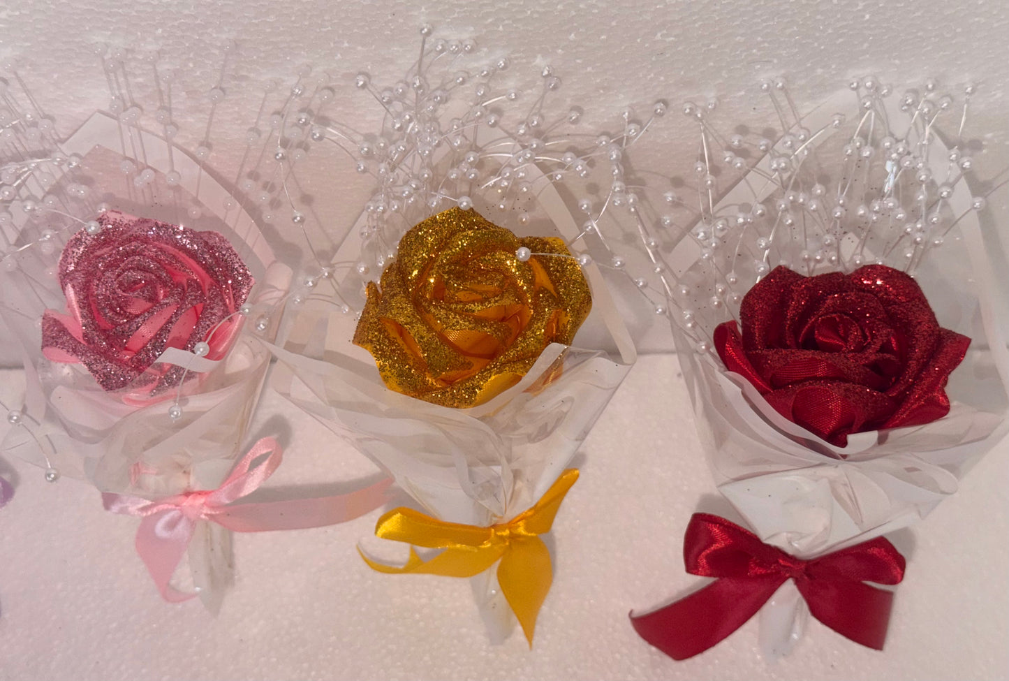Single flowers for Bride's sister