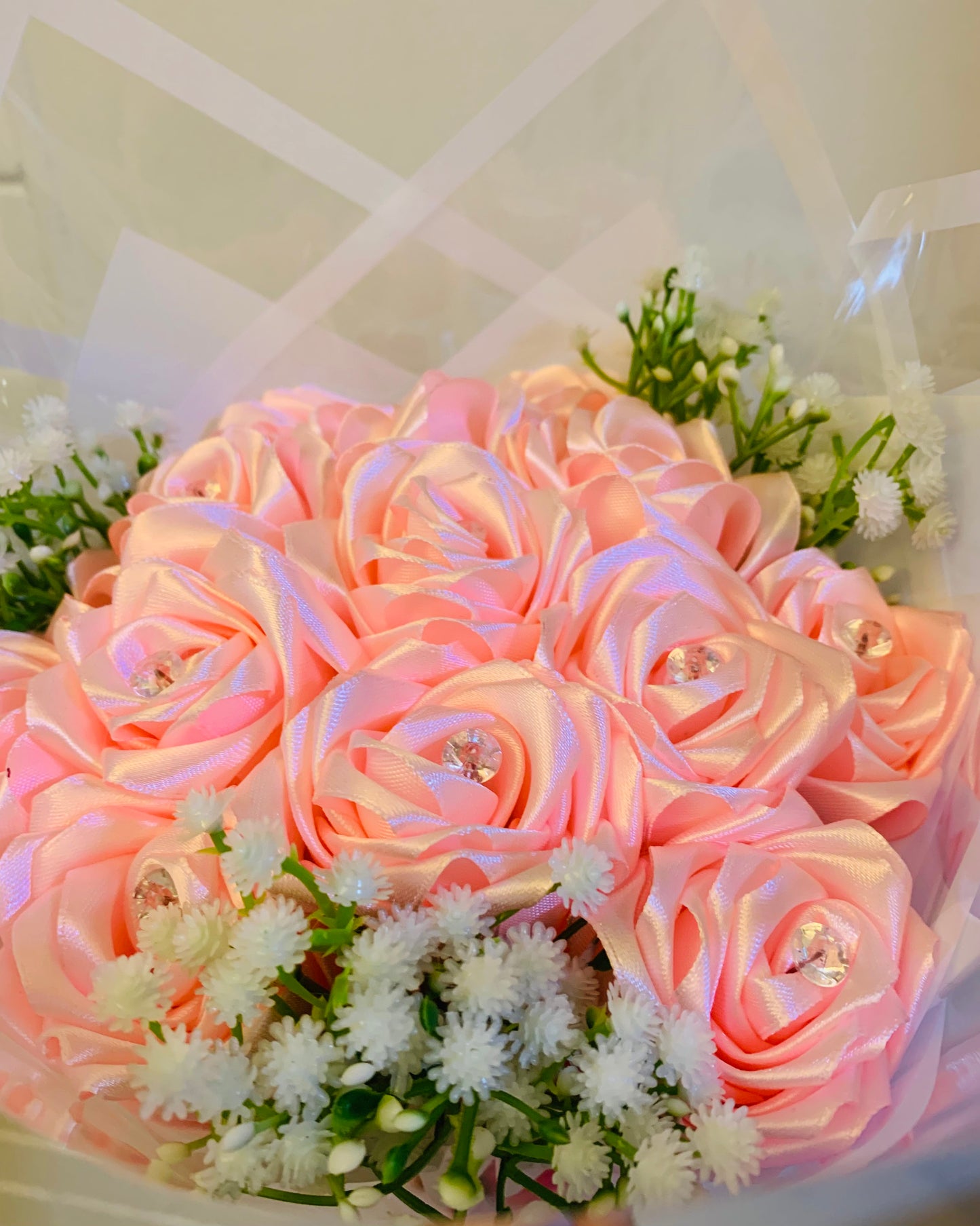 Elegant Pink Rose Bouquet with Crystal Touch