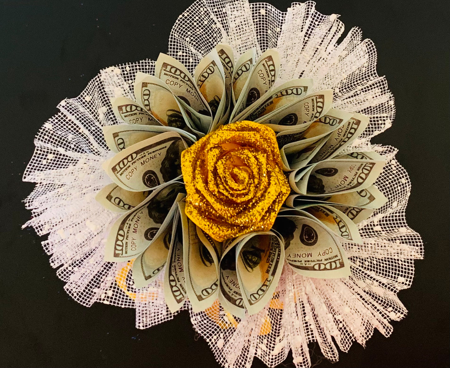 Elegant Money Rose Gift Arrangement 🌹💐