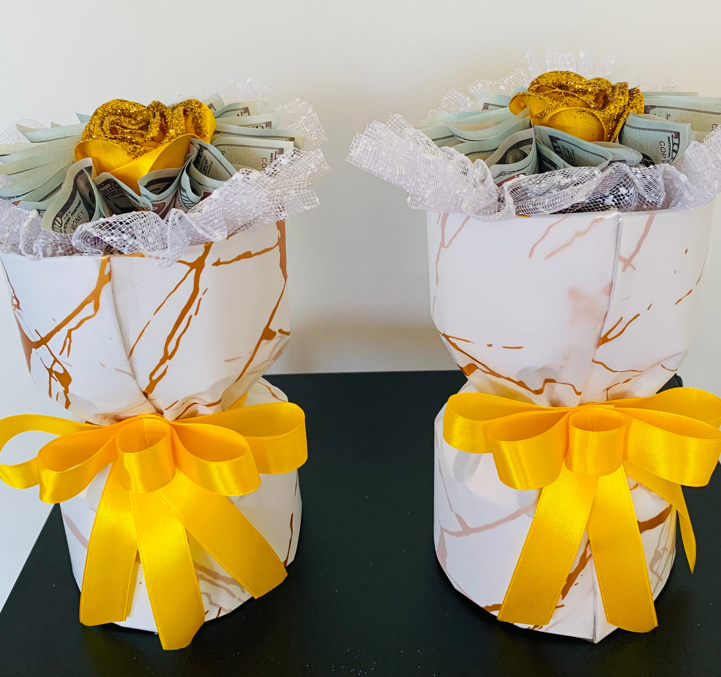 Elegant Money Rose Gift Arrangement 🌹💐