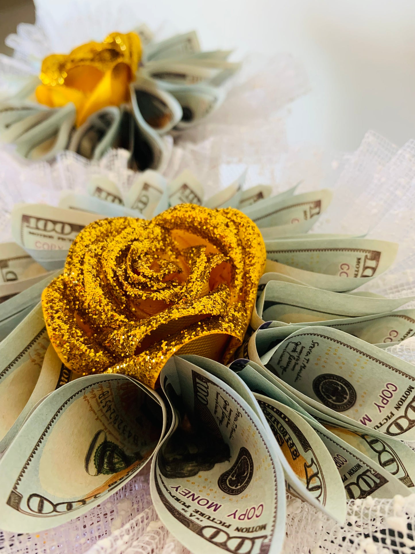 Elegant Money Rose Gift Arrangement 🌹💐