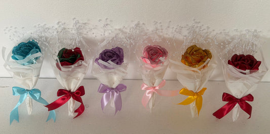 Single flowers for Bride's sister